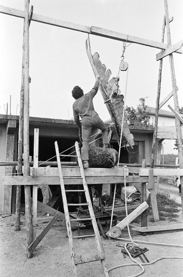 1974 Butéo 1 H=5m — sculpture de Paul Gonez