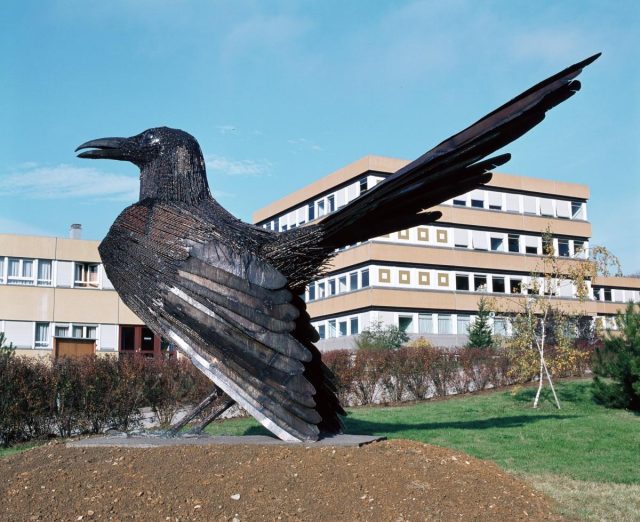 1975 Margot la pie 2 L=7m — sculpture de Paul Gonez