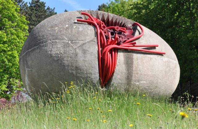 1977 Eclosion 1 L=4m — sculpture de Paul Gonez