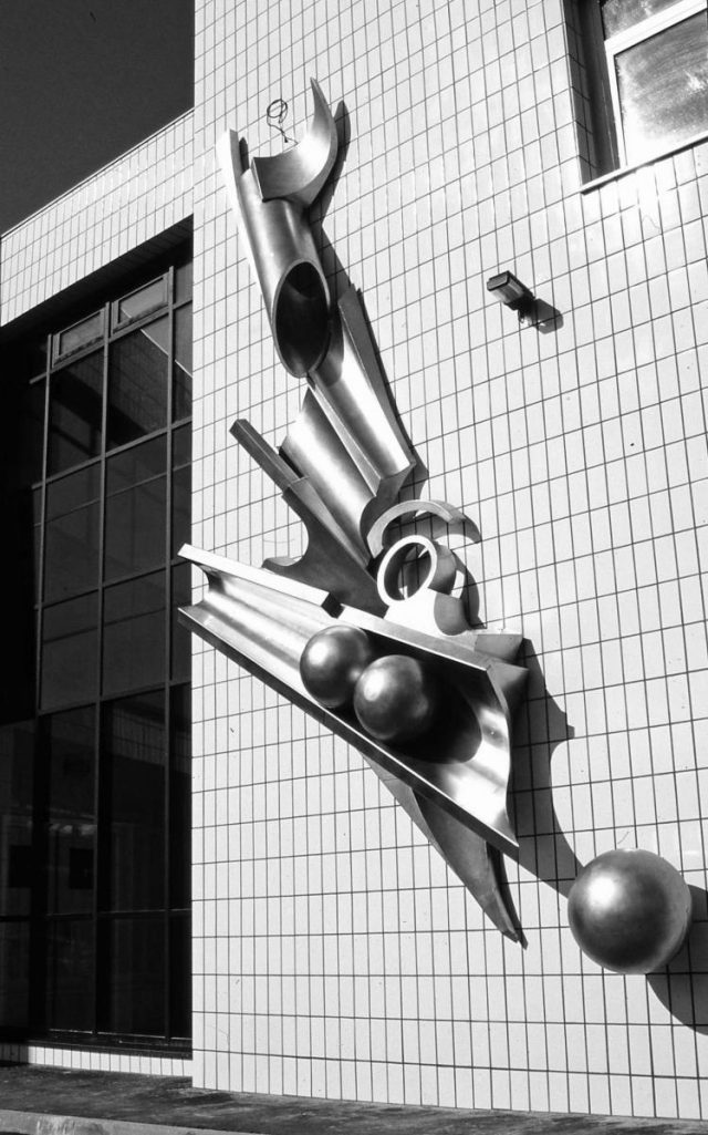 1989 Bas relief H=6m50 — sculpture de Paul Gonez