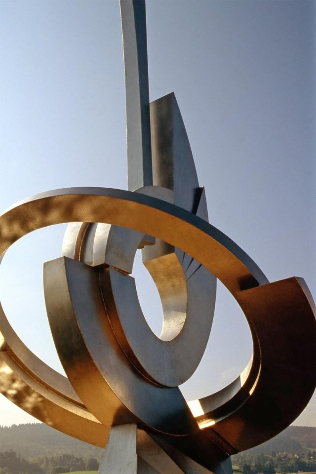 1991 Disque ailéH=7m30 — sculpture de Paul Gonez