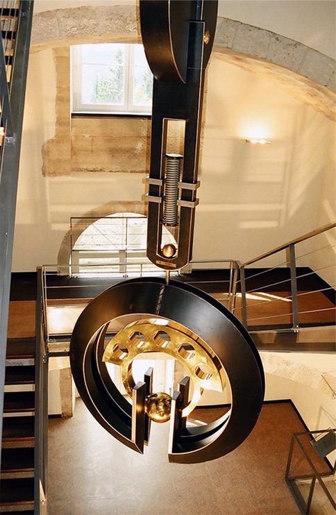 1999 Pendule 2 H=11m — sculpture de Paul Gonez