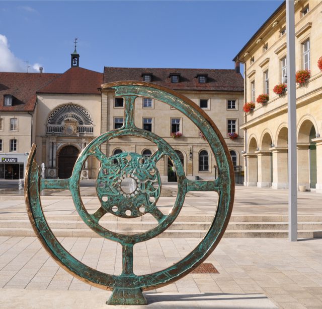 2009 Rouelle Pendeloque H=2m — sculpture de Paul Gonez