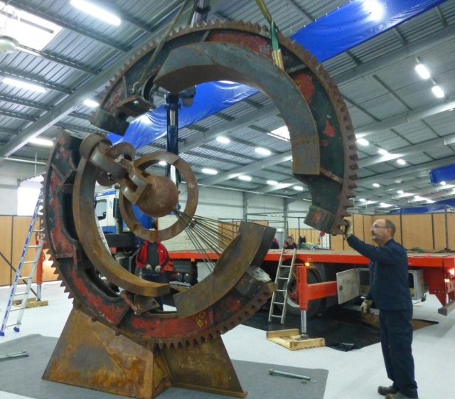 2018 Engrenage du temps 1 H3m85 — sculpture de Paul Gonez