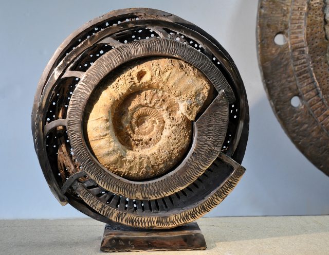 689 Temps premier — sculpture de Paul Gonez
